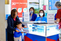 Cận cảnh hàng không xoay sở ứng phó giữa 