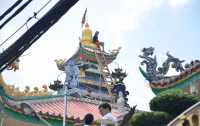 Nghẹt thở nhiều giờ giải cứu thanh niên nghi 
