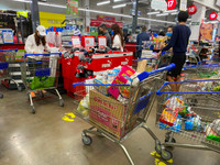 Đại siêu thị Mega Market Thăng Long trước giờ cách ly toàn xã hội trong 15 ngày