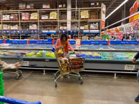 Đại siêu thị Mega Market Thăng Long trước giờ cách ly toàn xã hội trong 15 ngày