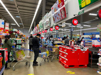 Đại siêu thị Mega Market Thăng Long trước giờ cách ly toàn xã hội trong 15 ngày