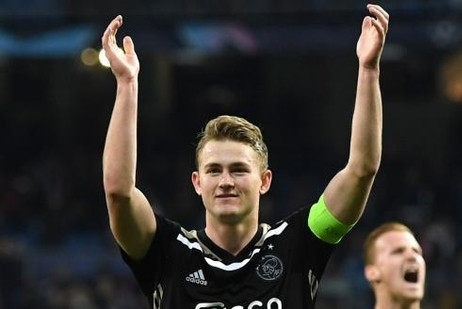 Chuyển nhượng bóng đá quốc tế ngày 17-7: Arsenal trả 40 triệu euro mua Everton Soares ảnh 3 Chuyển nhượng bóng đá quốc tế ngày 17-7: Arsenal trả 40 triệu euro mua Everton Soares ảnh 3