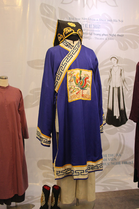 Áo dài “kể chuyện” cổ xưa ảnh 2