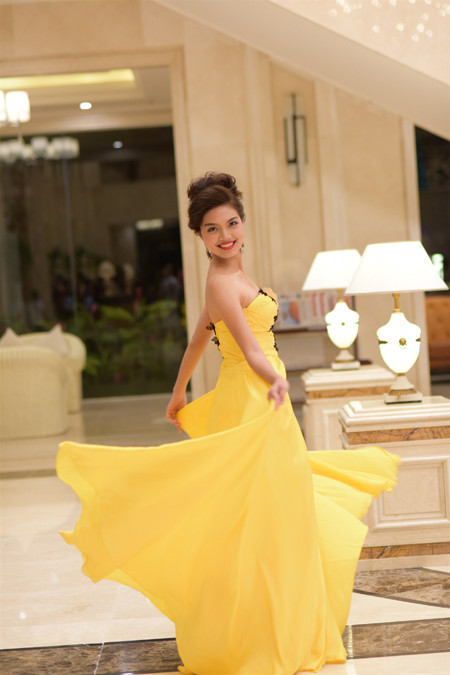 Thí sinh Hoa hậu Việt Nam 2014 lộng lẫy trong trang phục dạ hội ảnh 6 Thí sinh Hoa hậu Việt Nam 2014 lộng lẫy trong trang phục dạ hội ảnh 6