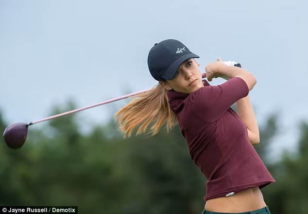 Jessica Alba đẹp hút hồn trên sân golf ảnh 1