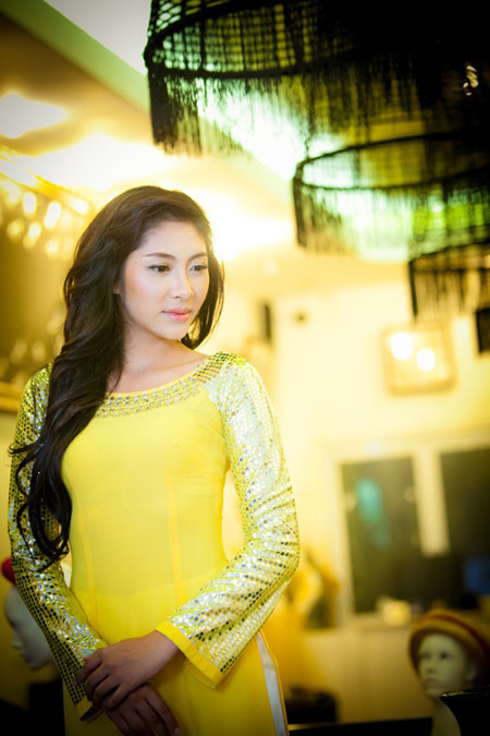 “Điểm danh” những bộ áo dài Đặng Thu Thảo sẽ mặc tại Miss International 2014 ảnh 2