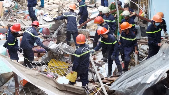 Nóng: Thu 500 kg hoá chất từ hiện trường vụ nổ rung chuyển ở TP.HCM ảnh 2