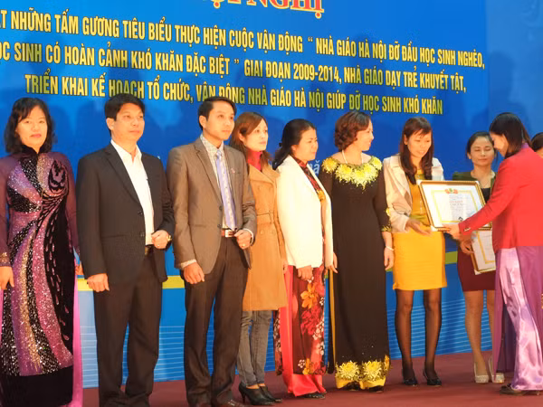 Gặp mặt Nhà giáo nhân dân và Nhà giáo ưu tú Thủ đô ảnh 1