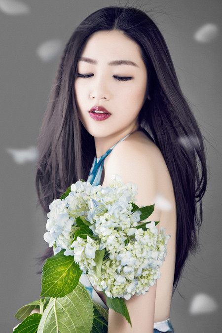 Xao lòng ngắm nhìn Á hậu Tú Anh xinh đẹp như búp bê ảnh 1