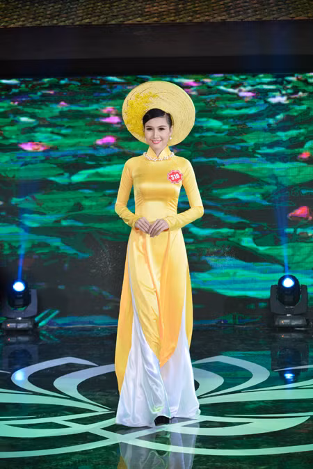 Thí sinh Hoa hậu Việt Nam 2014 duyên dáng trong phần thi áo dài ảnh 10