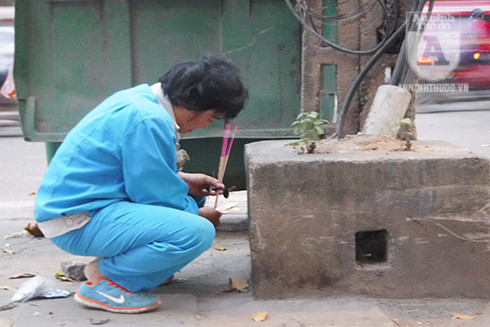 [Clip] Cuộc đời nhiều nước mắt của nữ công nhân môi trường tử vong ở đường Láng ảnh 1