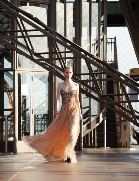 Bộ sưu tập của NTK Hoàng Hải lộng lẫy ở sàn diễn trên tháp Eiffel ảnh 4 Bộ sưu tập của NTK Hoàng Hải lộng lẫy ở sàn diễn trên tháp Eiffel ảnh 4