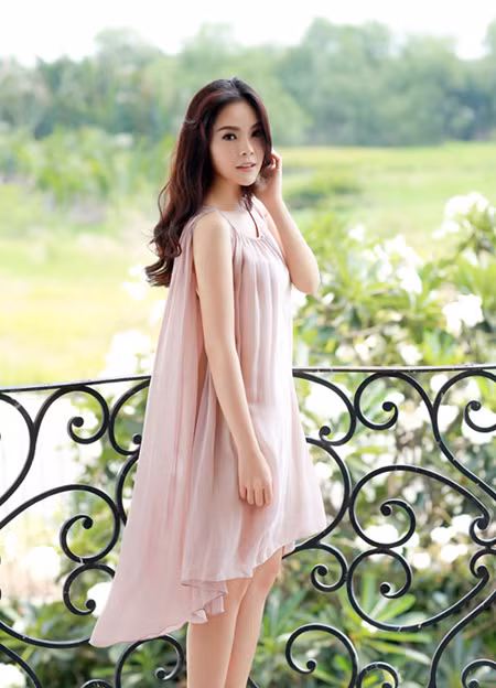 Dương Cẩm Lynh đẹp hút hồn với váy voan màu nude ảnh 5