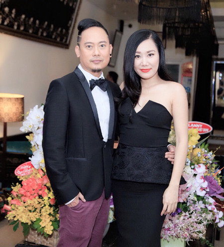 Lý Nhã Kỳ thân mật mừng sinh nhật NTK Võ Việt Chung ảnh 9