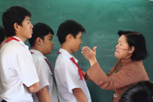 Những vụ giáo viên hành xử dị thường, phạt học trò theo kiểu "không thể nghĩ ra" ảnh 4
