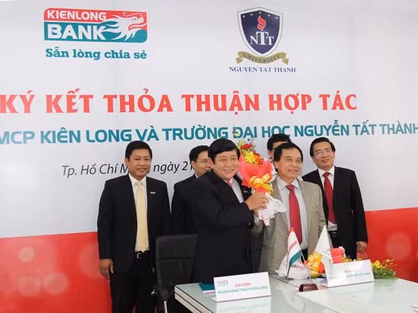 Ngân hàng “bắt tay” trường đại học đào tạo nguồn nhân lực ảnh 1 Ngân hàng “bắt tay” trường đại học đào tạo nguồn nhân lực ảnh 1