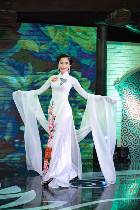 Thí sinh Hoa hậu Việt Nam 2014 duyên dáng trong phần thi áo dài ảnh 11