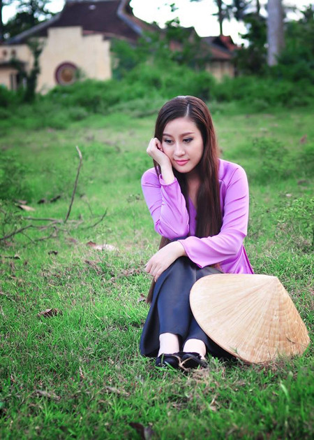 MC Kim Trang dịu dàng nón lá, áo bà ba ảnh 5 MC Kim Trang dịu dàng nón lá, áo bà ba ảnh 5