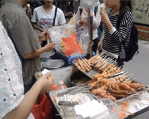 Nhập viện sau khi uống trà sữa: Hiểm họa từ thực phẩm bẩn quanh trường học ảnh 2