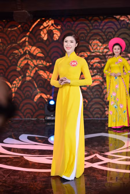 Thí sinh Hoa hậu Việt Nam 2014 duyên dáng trong phần thi áo dài ảnh 2