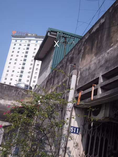 Không mưa vẫn dột ảnh 1