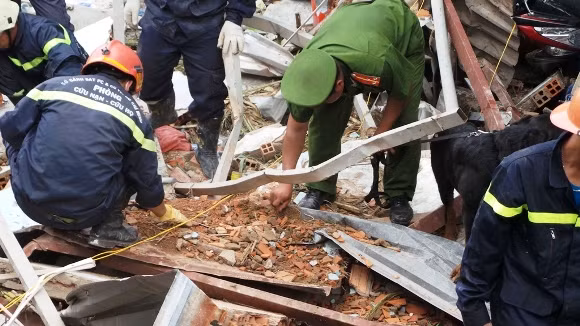 Nóng: Thu 500 kg hoá chất từ hiện trường vụ nổ rung chuyển ở TP.HCM ảnh 1