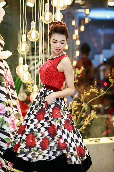 Hồng Quế gợi cảm với nhan sắc đang vào độ “chín” ảnh 4