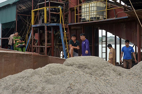 [AUDIO 13-11-2018] Kinh hoàng ô tô Audi Q5 tông biến dạng Mercedes và 2 xe máy trên phố ảnh 2