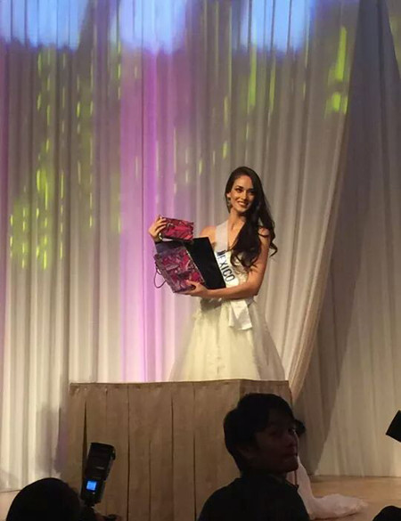 Hoa hậu Đặng Thu Thảo điệu đà áo dài sen nón lá 3 tầng thi năng khiếu ảnh 6 Hoa hậu Đặng Thu Thảo điệu đà áo dài sen nón lá 3 tầng thi năng khiếu ảnh 6