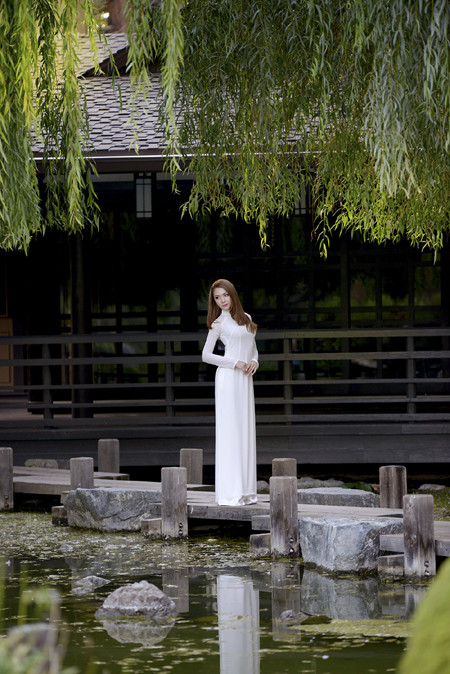 Hoa hậu Jennifer Chung thướt tha trong tà áo dài ảnh 4