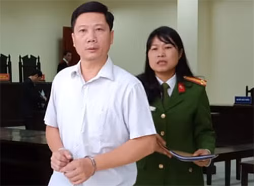 [AUDIO 5-3-2019] Người phụ nữ cầm kiếm chém 'kẻ thù' trên đường ở TP.HCM ảnh 3