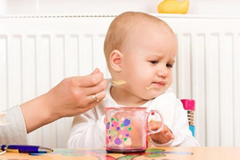 Cho trẻ ăn dặm thế nào là đúng cách? ảnh 2