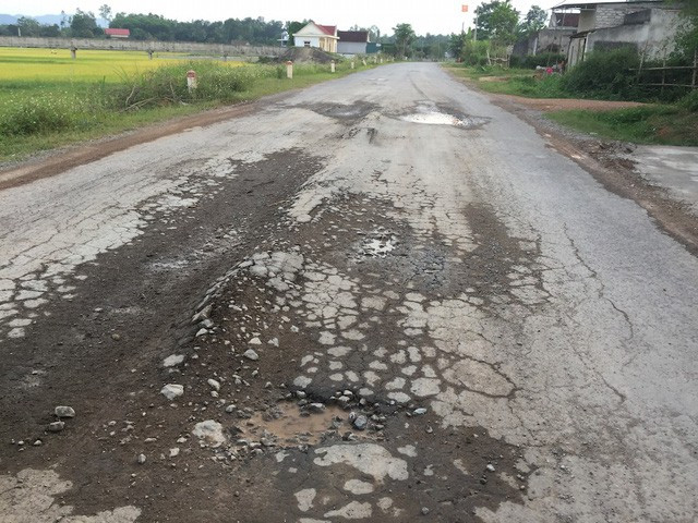 [Audio 23-10-2018] Giải cứu thành công cháu bé 4 tuổi bị bố dọa thả từ tầng 3 xuống đất ảnh 1