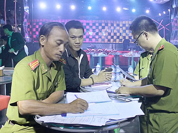 Hà Nội: Tổng kiểm tra nhà hàng karaoke, vũ trường ảnh 1