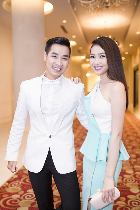 MC “X-Factor” Nguyên Khang sánh đôi cùng Miss Ngôi sao đi sự kiện ảnh 1