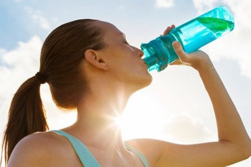 Làm sao để phòng tránh ung thư da khi mùa hè đến? ảnh 1