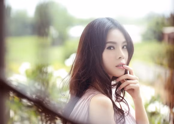 Dương Cẩm Lynh đẹp hút hồn với váy voan màu nude ảnh 3