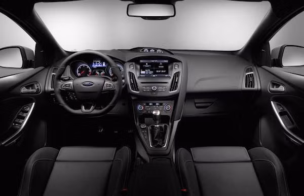 Ford Focus ST 2015 có giá bán khởi điểm từ 36.178 USD ảnh 3