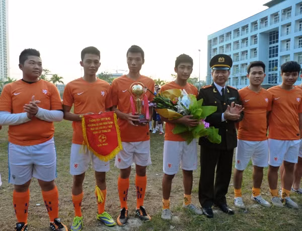 Sôi nổi giải bóng đá chào mừng ngày Nhà giáo Việt Nam ảnh 11