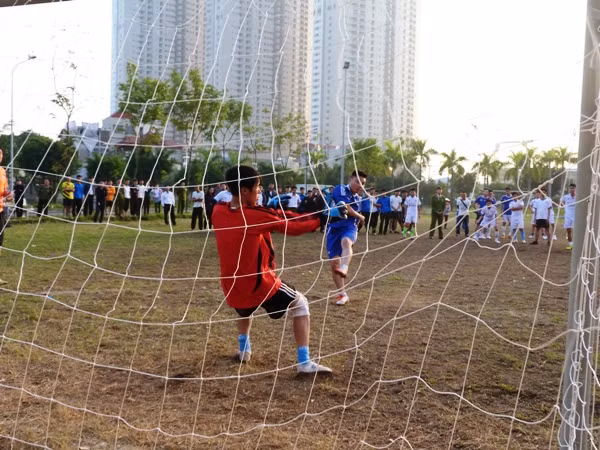 Sôi nổi giải bóng đá chào mừng ngày Nhà giáo Việt Nam ảnh 8