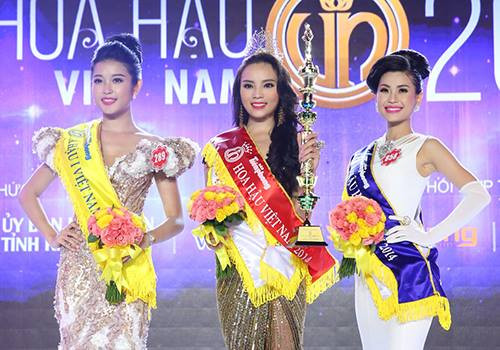 Top 3 Hoa hậu Việt Nam 2014: Huyền My, Kỳ Duyên, Diễm Trang (từ trái qua). Top 3 Hoa hậu Việt Nam 2014: Huyền My, Kỳ Duyên, Diễm Trang (từ trái qua).