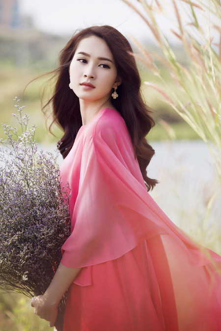 Hoa hậu Thu Thảo thuần khiết trong thiết kế của Lê Thanh Hoà ảnh 12 Hoa hậu Thu Thảo thuần khiết trong thiết kế của Lê Thanh Hoà ảnh 12