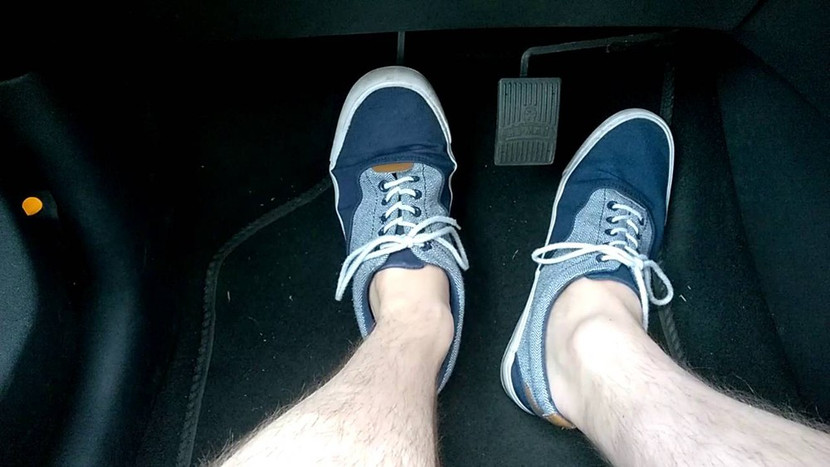 Làm sao tránh đạp nhầm chân ga với chân phanh khi lái xe ô tô? ảnh 2