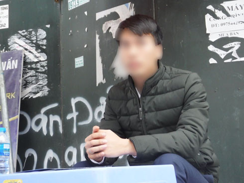 Nghề "lạ" ở Hà Nội: Khi nhân viên công sở làm việc ở... vỉa hè ảnh 3