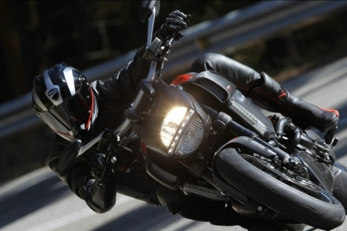 Những kỹ năng đi xe máy an toàn mà ai cũng cần biết ảnh 4