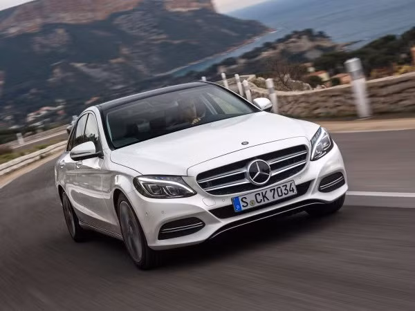 Mercedes-Benz triệu hồi hàng nghìn chiếc C-Class vì lỗi vô-lăng ảnh 1