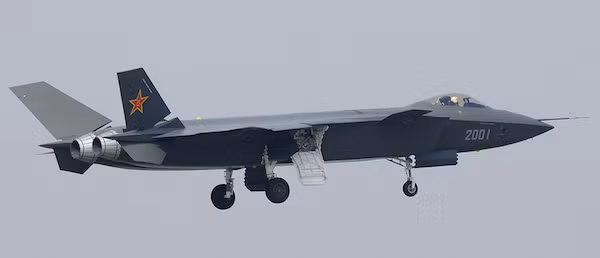 Tàu sân bay mới Trung Quốc có thể chở được máy bay tàng hình J-20 ảnh 2