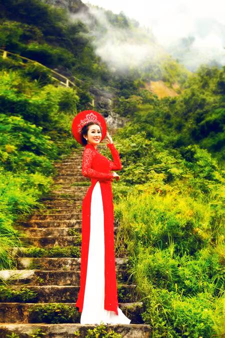 MC Kim Trang khoe sắc trên Thành nhà Mạc ở Lạng Sơn ảnh 2 MC Kim Trang khoe sắc trên Thành nhà Mạc ở Lạng Sơn ảnh 2