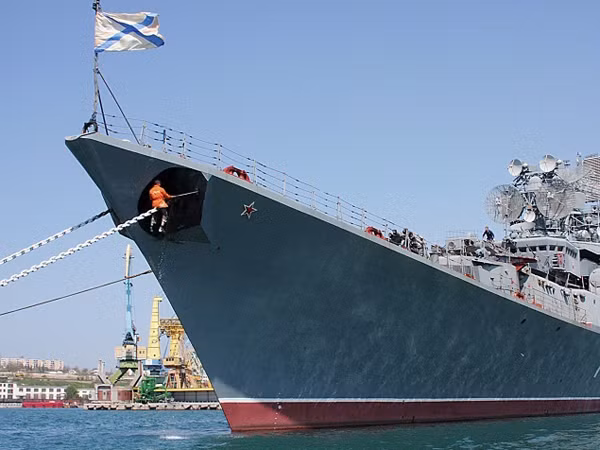 Cháy tàu chống ngầm lớn nhất của Nga tại Sevastopol ảnh 1