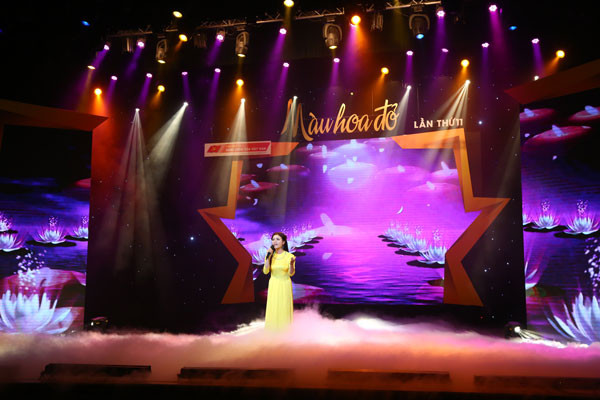 Sâu lắng đầy cảm xúc trong đêm nhạc tri ân "Màu hoa đỏ" ảnh 4 Sâu lắng đầy cảm xúc trong đêm nhạc tri ân "Màu hoa đỏ" ảnh 4